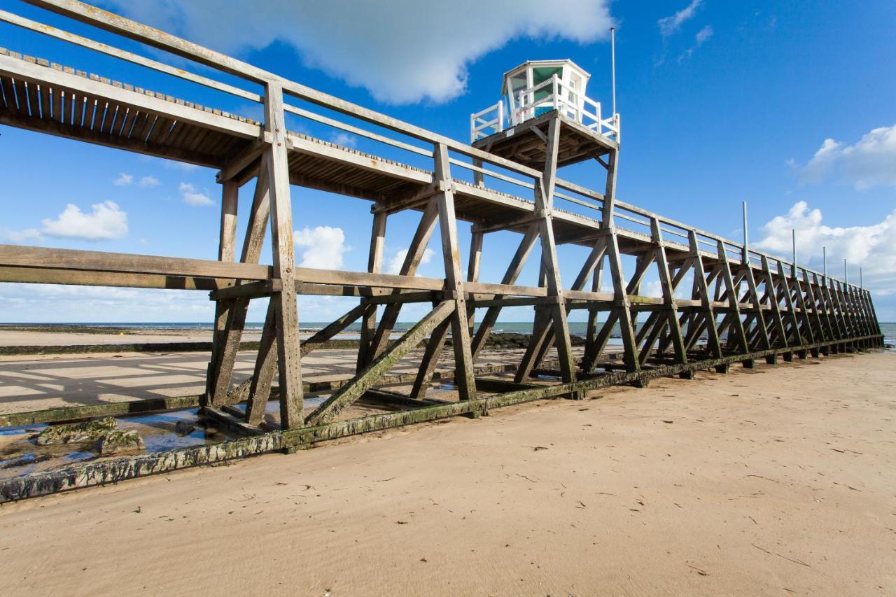 Le Gambetta, 100M De La Plage Luc-sur-Mer Buitenkant foto